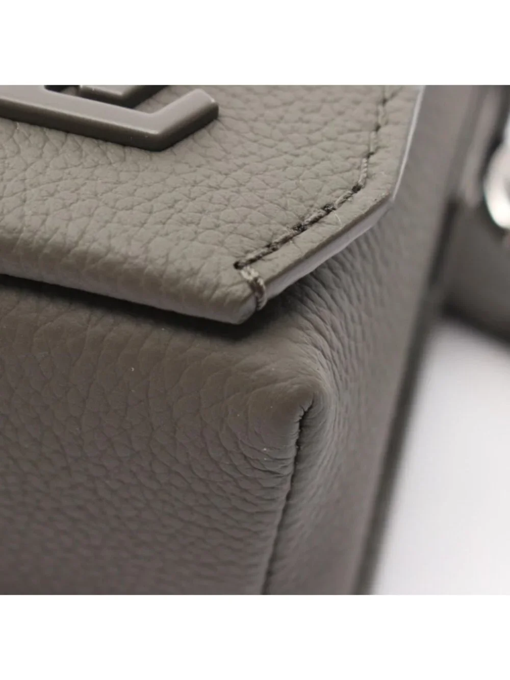 Louis Vuitton Shoulder Bag Fast Line Wearable Wallet LV Aerogram Khaki Leather